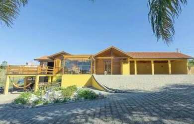 Imagem: A casa em condomínio possui 2 Dormitórios, 3 Banheiros, 5