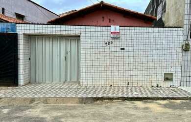 Imagem: A casa possui 3 Dormitórios, 3 Banheiros, 1 Vaga na garagem