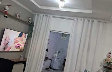 Imagem: A casa possui 2 Dormitórios, 1 Banheiro, 2 Vagas na garagem