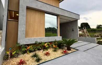 Imagem: A casa em condomínio possui 3 Dormitórios, 1 Banheiro, 1 Vaga