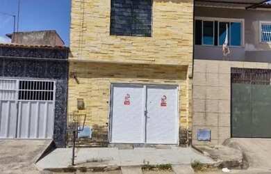 Imagem: A casa possui 2 Dormitórios, 1 Banheiro, 1 Vaga na garagem