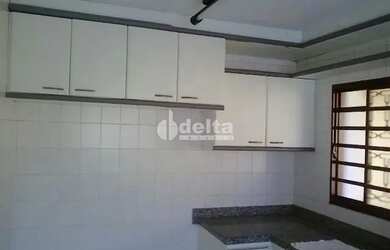 Imagem 7: Casa residencial disponível para venda e locação no bairro Santa Mônica...