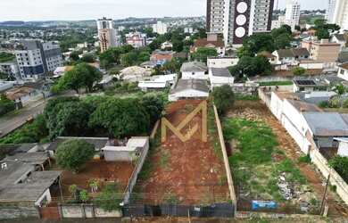 Imagem: O terreno possui 825m² de Área e está localizado em Centro