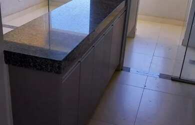 Imagem 2: Apartamento semimobiliado com dois quartos sendo um suíte