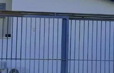 Imagem: A casa possui 2 Dormitórios, 2 Banheiros, 1 Vaga na garagem