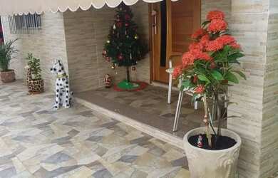 Imagem: A casa possui 3 Dormitórios, 1 Banheiro, 4 Vagas na garagem