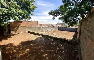 Imagem: O terreno possui 360m² de Área e está localizado em Osvaldo