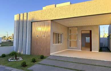 Imagem: A casa em condomínio possui 3 Dormitórios, 1 Banheiro, 2 Vagas