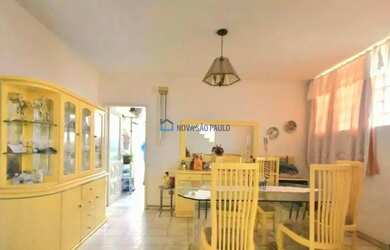 Imagem: A casa possui 3 Dormitórios, 2 Banheiros, 5 Vagas na garagem