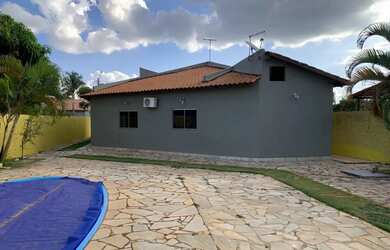 Imagem: A casa em condomínio possui 3 Dormitórios, 800m² de Área