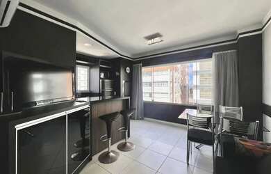 Imagem: Apartamento de 2 quartos localizado a uma quadra do mar