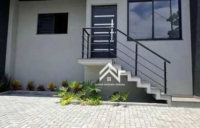 Imagem: A casa possui 3 Dormitórios, 2 Banheiros, 2 Vagas na garagem