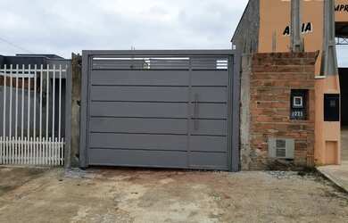 Imagem: A casa possui 2 Dormitórios, 1 Banheiro, 4 Vagas na garagem