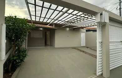 Imagem: A casa em condomínio possui 2 Dormitórios, 1 Banheiro, 2 Vagas