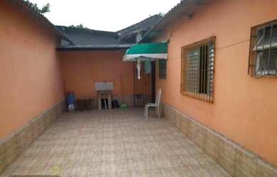 Imagem: A casa possui 3 Dormitórios, 3 Banheiros, 5 Vagas na garagem