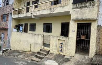 Imagem: A casa possui 5 Dormitórios, 3 Banheiros, 200m² de Área e