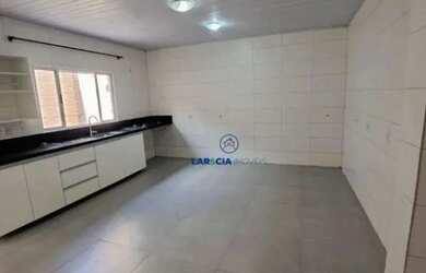 Imagem: A casa em condomínio possui 3 Dormitórios, 1 Banheiro, 2 Vagas