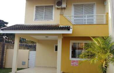 Imagem: A casa em condomínio possui 3 Dormitórios, 3 Banheiros, 3