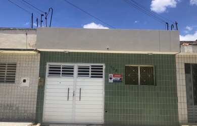 Imagem: A casa possui 2 Dormitórios, 2 Banheiros, 1 Vaga na garagem