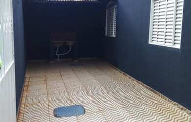 Imagem: A casa possui 2 Dormitórios, 2 Banheiros, 3 Vagas na garagem