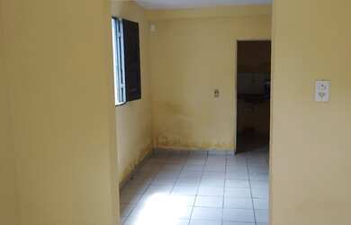 Imagem: A casa possui 1 Dormitório, 1 Banheiro e está localizado