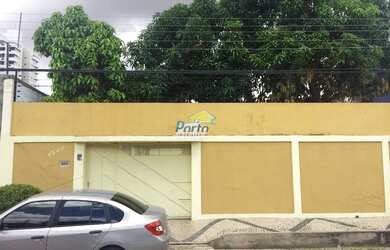 Imagem: A casa possui 4 Dormitórios, 5 Banheiros, 4 Vagas na garagem