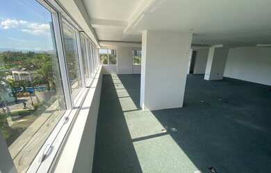 Imagem: O depósito possui 3 Vagas na garagem, 110m² de Área, Imóvel