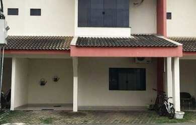 Imagem: A casa possui 3 Dormitórios, 2 Banheiros, 2 Vagas na garagem