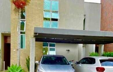 Imagem: A casa em condomínio possui 3 Dormitórios, 1 Banheiro, 2 Vagas