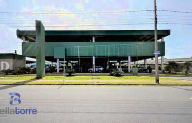 Imagem: O depósito possui 5 Vagas na garagem e 8194m² de Área e está