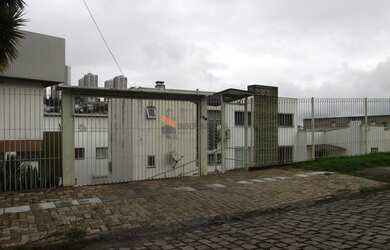 Imagem: A casa possui 2 Dormitórios, 2 Banheiros, 1 Vaga na garagem