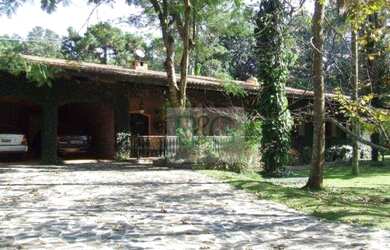 Imagem: A casa possui 4 Dormitórios, 5 Banheiros, 5 Vagas na garagem