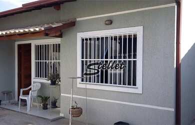 Imagem: A casa possui 2 Dormitórios, 2 Banheiros, 1 Vaga na garagem