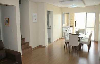 Imagem: A casa possui 3 Dormitórios, 2 Banheiros, 2 Vagas na garagem