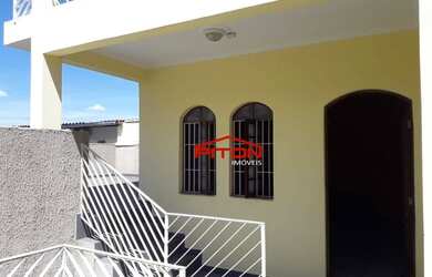 Imagem: A casa possui 3 Dormitórios, 2 Banheiros, 4 Vagas na garagem