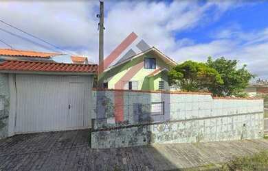 Imagem: A casa possui 4 Dormitórios, 3 Banheiros, 2 Vagas na garagem