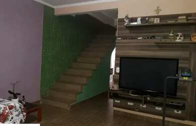 Imagem: A casa possui 3 Dormitórios, 2 Banheiros, 2 Vagas na garagem