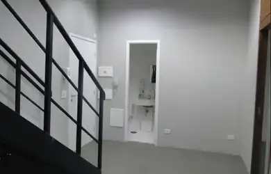 Imagem: O depósito possui 2 Vagas na garagem, 120m² de Área e está