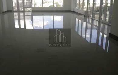 Imagem: O depósito possui 2 Vagas na garagem e 144m² de Área e está