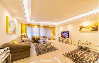 Imagem: A casa possui 3 Dormitórios, 4 Banheiros, 5 Vagas na garagem