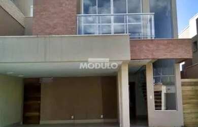 Imagem: A casa em condomínio possui 3 Dormitórios, 4 Banheiros, 3