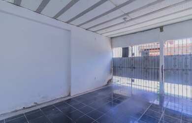 Imagem: A casa possui 2 Dormitórios, 2 Banheiros, 1 Vaga na garagem