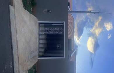 Imagem: A casa possui 2 Dormitórios, 1 Banheiro, 2 Vagas na garagem