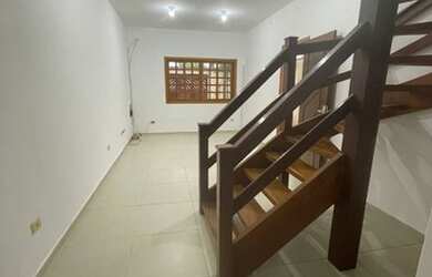 Imagem: A casa possui 3 Dormitórios, 4 Banheiros, 2 Vagas na garagem