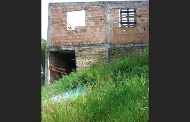 Imagem: A casa possui 2 Dormitórios, 2 Banheiros, 1 Vaga na garagem