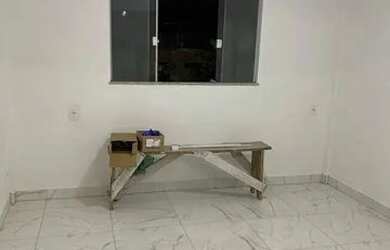 Imagem: A casa possui 2 Dormitórios, 1 Banheiro, 2 Vagas na garagem