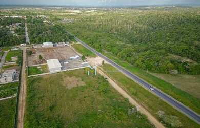 Imagem: O terreno possui 12038m² de Área e está localizado em Porto