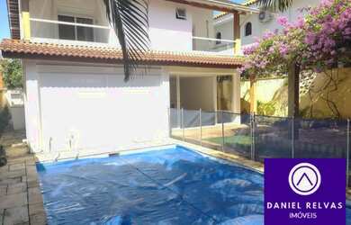 Imagem: A casa possui 4 Dormitórios, 5 Banheiros, 4 Vagas na garagem