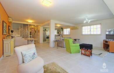 Imagem: A casa em condomínio possui 2 Dormitórios, 4 Banheiros, 3