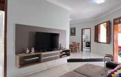 Imagem: A casa possui 2 Dormitórios, 2 Banheiros, 1 Vaga na garagem